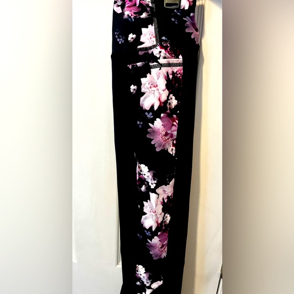 Skechers Cropped leggings / Yoga pants w/ flower print - Picture 3 of 3
